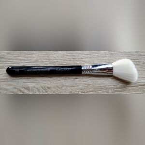 Sigma F40 large angled contour brush